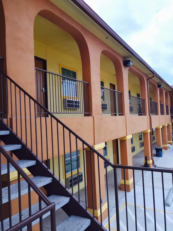 Texan Inn And Suites Tilden Exterior photo