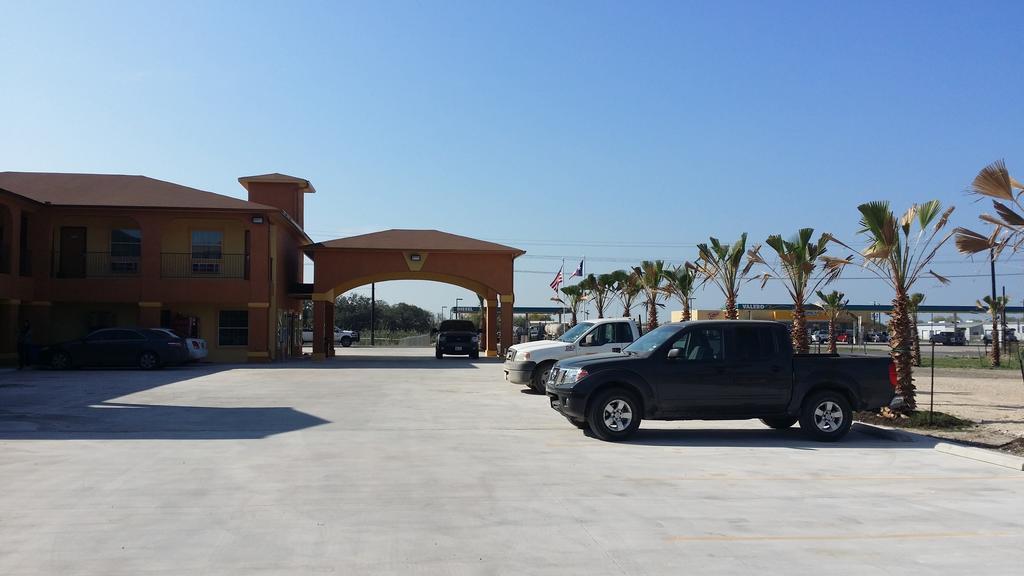 Texan Inn And Suites Tilden Exterior photo