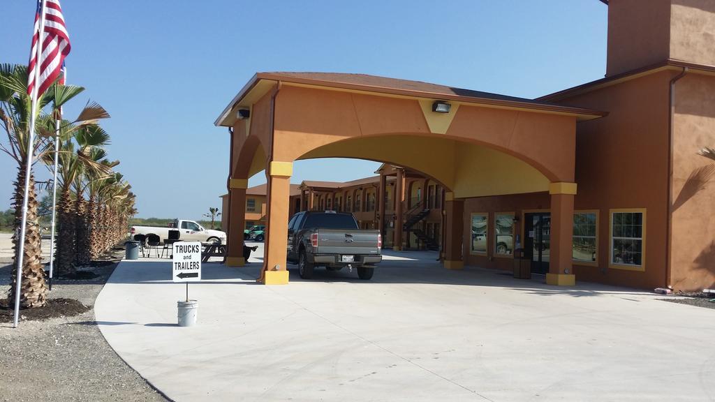 Texan Inn And Suites Tilden Exterior photo