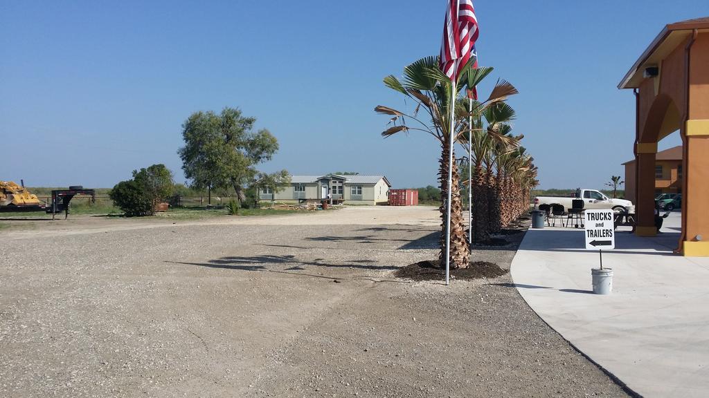 Texan Inn And Suites Tilden Exterior photo